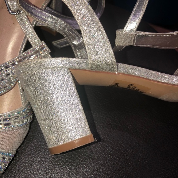 Silver sparkly heels - Picture 3 of 3